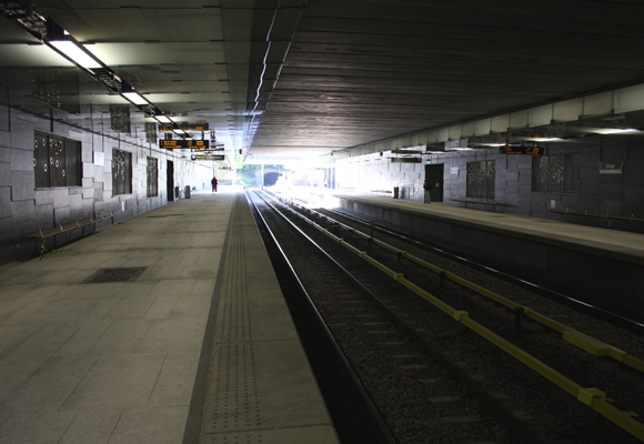 Inndelen av Ensjø T-banestasjon fra spor 1. I bilderetning mot Tøyen. Foto: SN.
