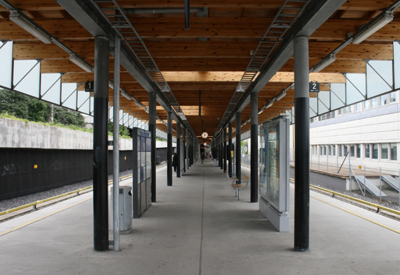 Midtøya på Sinsen T-banestasjon. Der øst og vest møtes. Foto: SN.