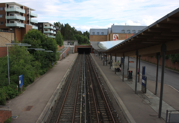 Oversiktsbilde over Mortensrud T-banestasjon. Sett fra vest mot sør-øst og Bjørndal. Foto: SN.