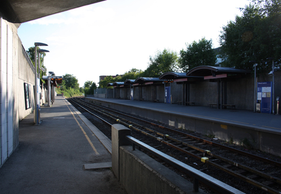 Mer av stasjonen burde vært under tak. Foto: SN.