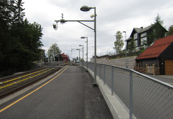 Det er smalt på Lillevann T-banestasjon. Men i god stand. Fra Spor 1. Foto: SN.