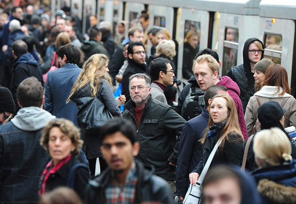 Kaotiske tilstander ved Earls Court under kveldsrushet. Foto: George Gillard.