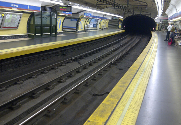 Litt av Bilbao Metrostasjon. Foto: Kokomo, Skyscraper City.