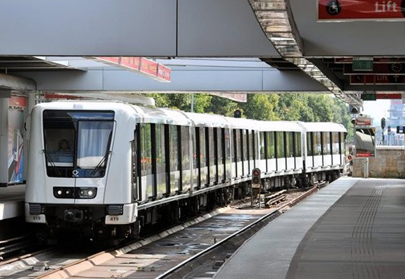 Her prøvekjøres et testtogsett med fem vogner. Foto: Daily News Hungary.