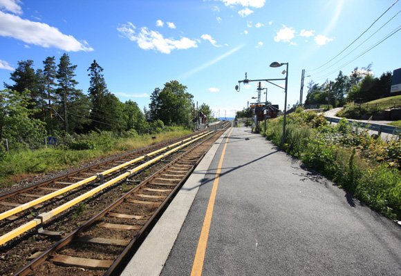 Besserud T-banestasjon. Kun skinnegangen holder mål her. Foto: SN.