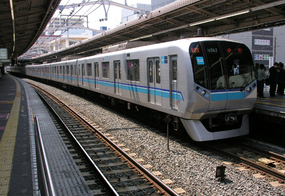 Ett av Tokyo Metro sine N-A-05 togsett. Foto: Shadow Wolf (Wikipedia).