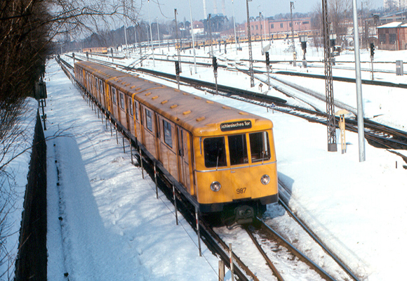 U1 ved Olympiastadion. Foto: Roger W.
